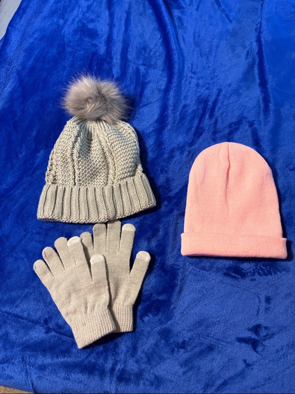 Women’s Knit Beanie Duo - Pink & Gray Pom Hat gray hat has matching gloves. Nwot
